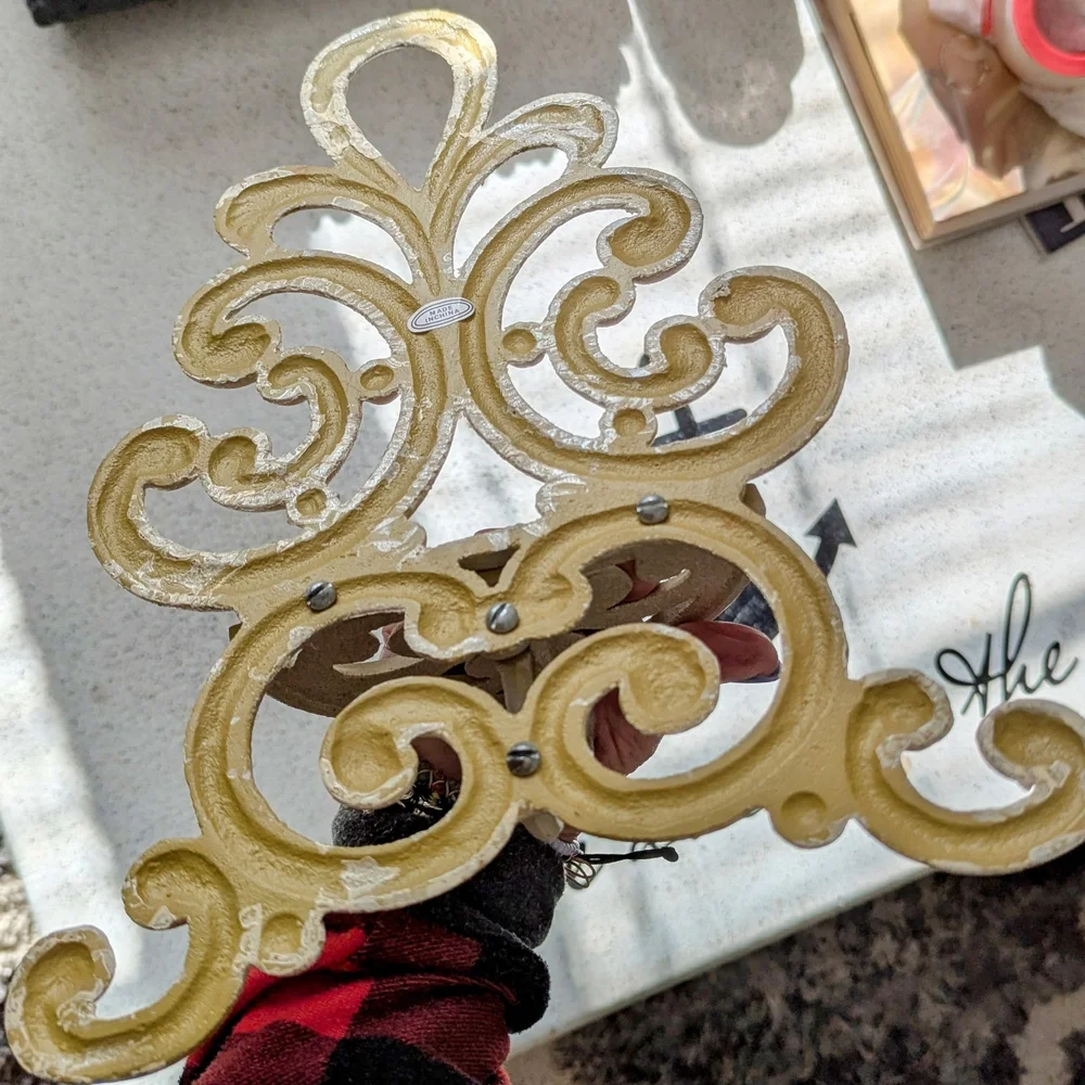 Cast Iron Scolloped Indoor/Outdoor Ornate Cream Shelf Wall Sconce Decor